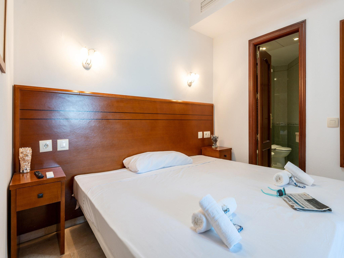 Others 5, Beachfront Apartment -Don Juan Manilva, Málaga