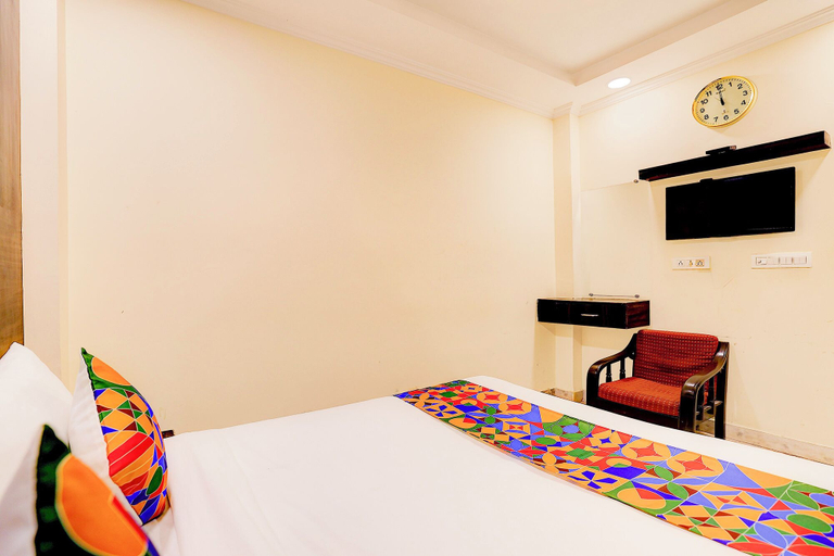 Room 4, FabHotel Comfort Stay I - 700m from Metro Multispeciality Hospital Noida, Gautam Buddha Nagar