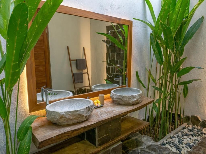 Bathroom 3, D'Lagoon Dive Resort, Bitung