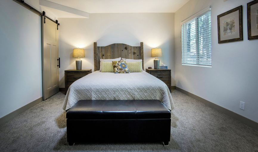 Room 3, Hilltop Haven, Mariposa
