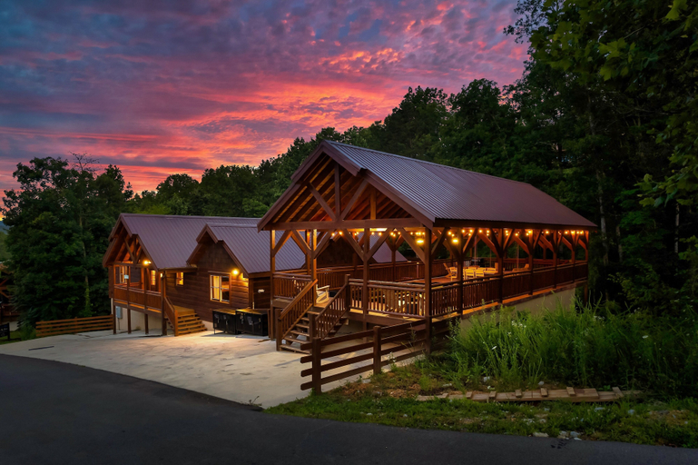 Exterior 2, Big Chief Lodge, Sevier