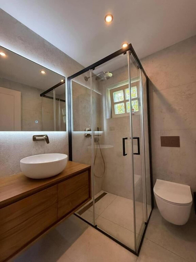 Bathroom 4, Le Château B&B, Višnjan