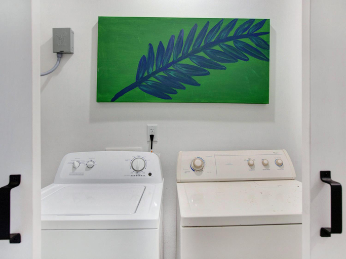 Bathroom 4, Lime Time, Chatham