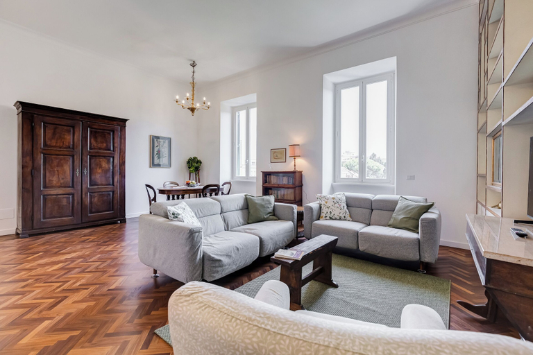 Living area 5, Elegant 3-Bedroom Apt in Piazza Mazzini, Roma