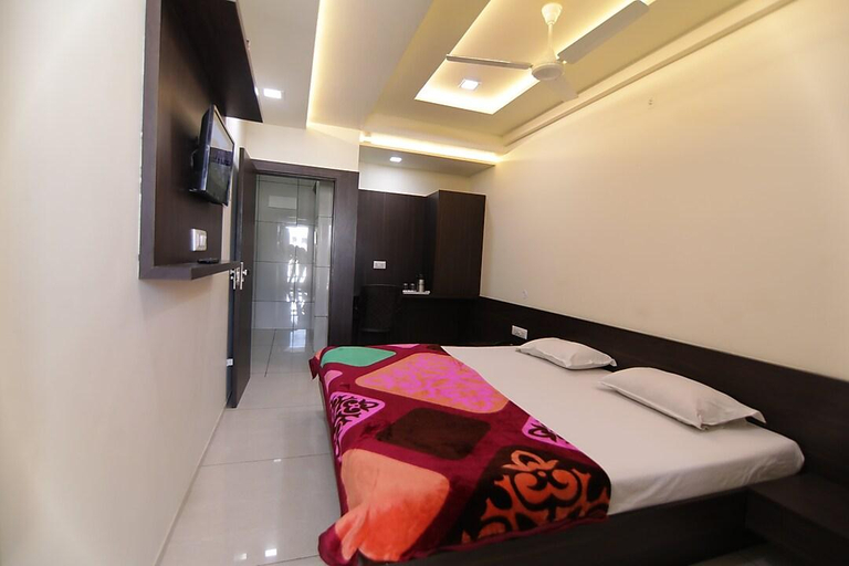 5, Hotel Hari Palace, Rajkot