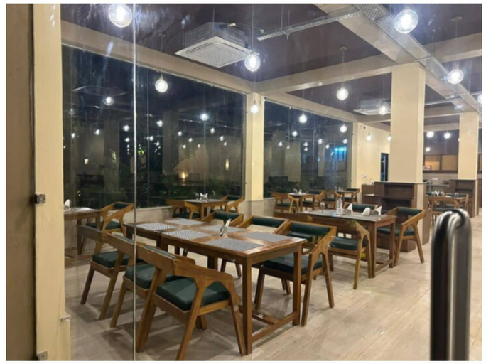 Dining, Citrus Prime Bandhavgarh Resort and Cott, Umaria
