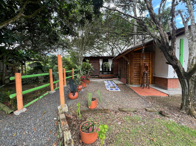Property grounds 2, Eco Hotel Green Eden, Pereira