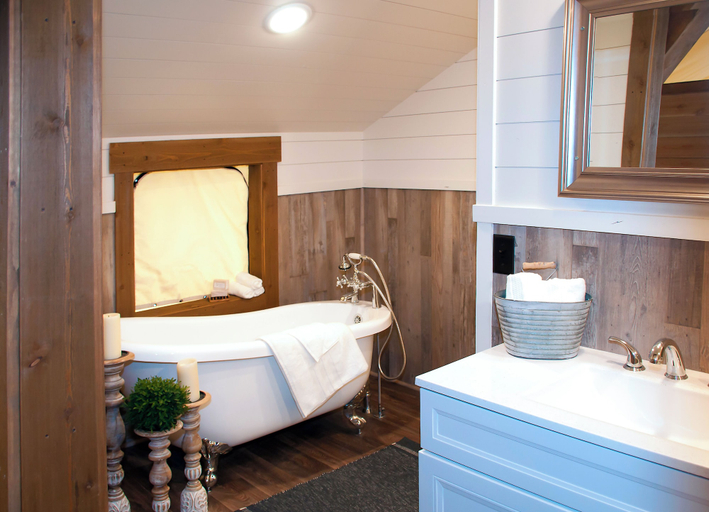 Deep soaking bathtub, Verde Ranch RV Resort, Yavapai