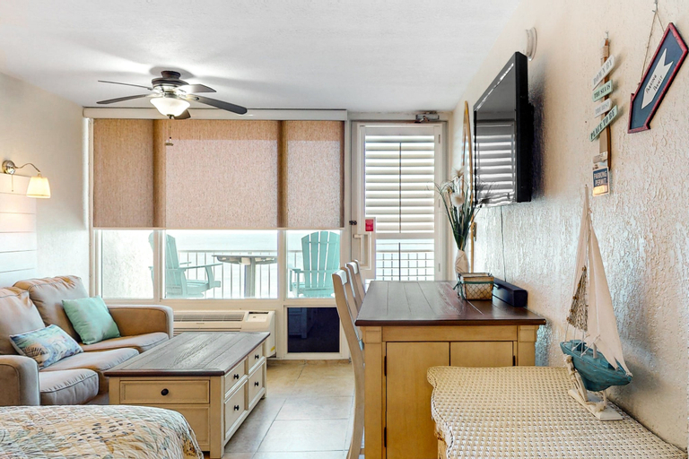Living area 2, Daytona Pirates Cove, Volusia