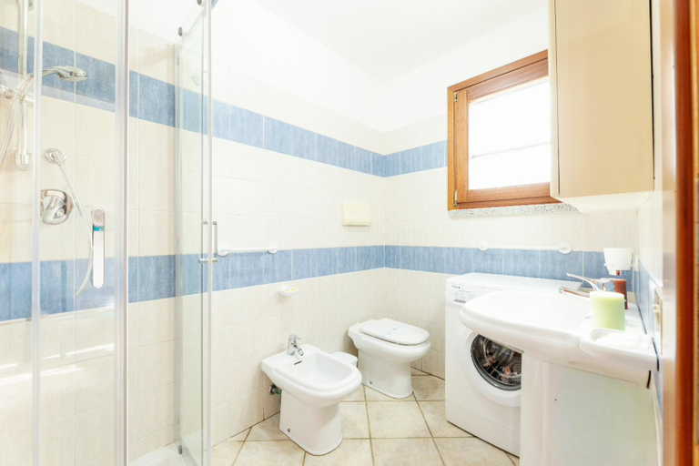 Bathroom 2, Simple Gem of Le Dimore di Budoni 2 Bedroom Apt sleeps 6, Nuoro