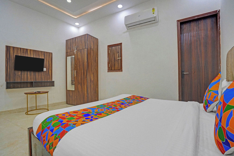 Room 3, Via Stars, Gautam Buddha Nagar