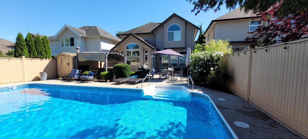 Swimming pool 4, Metropolitan Dream Stay with Cozy Fireplace and Hot Tub, Greater Vancouver