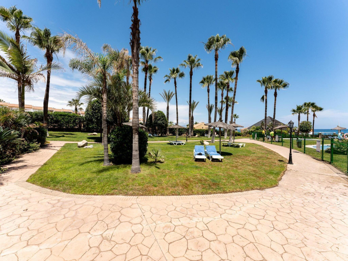 Others 3, Beachfront Apartment -Don Juan Manilva, Málaga