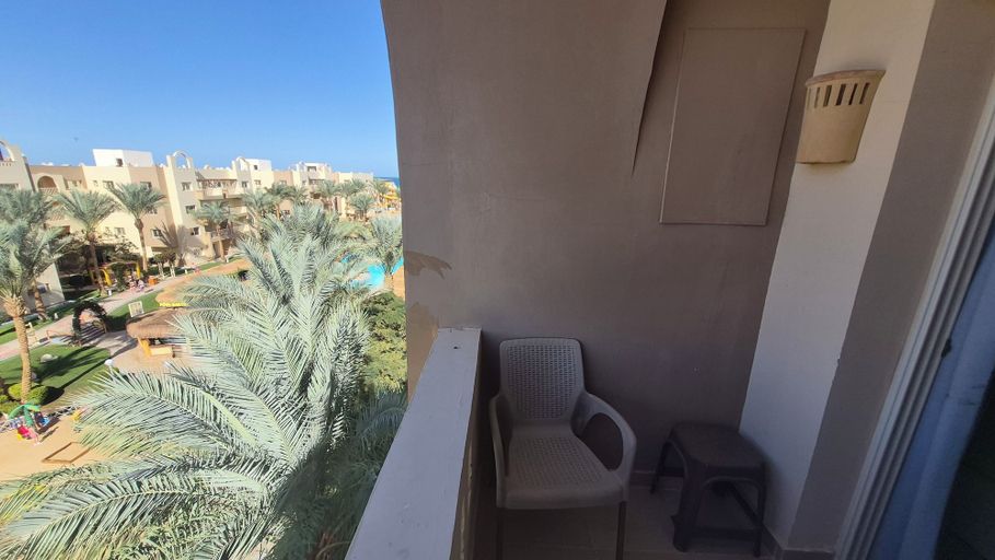 Property grounds 3, Cousy one bedroom apartment, Al-Ghurdaqah
