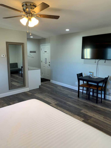 Room 4, Lakeside Motel, Ashland