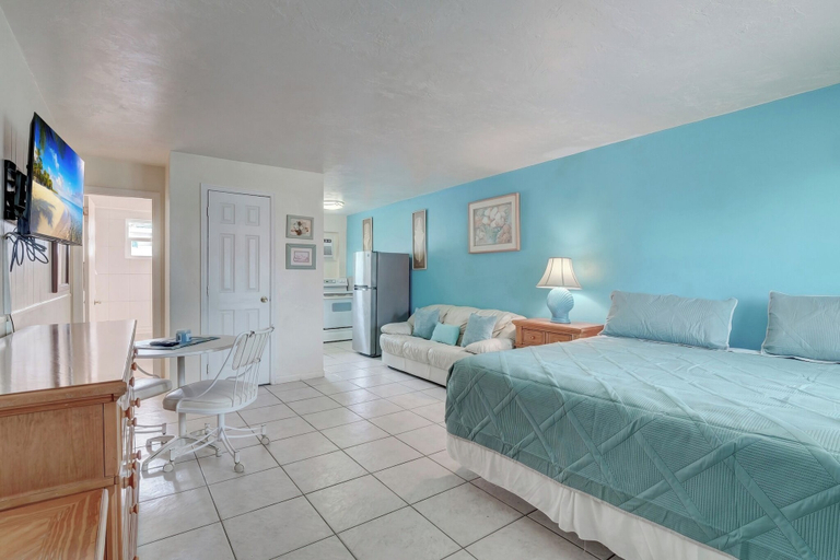 Room 4, Paradise Inn of Naples, Collier
