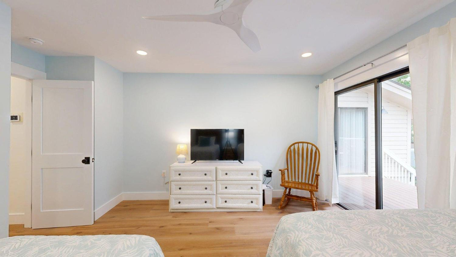 Others 2, 495 Captain's Cove, Beaufort