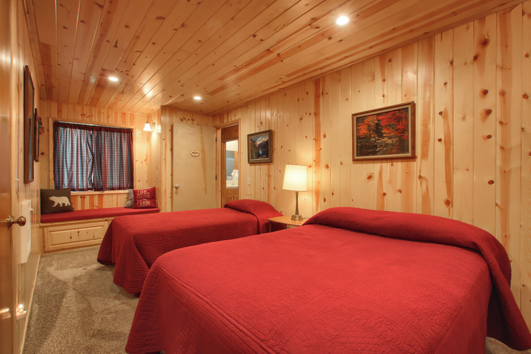 Interior 3, Shangri La-de-da, Mariposa