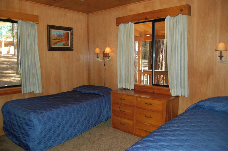 Bedroom 2, Deer Den, Mariposa