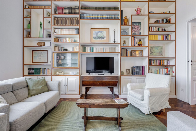 Living area 2, Elegant 3-Bedroom Apt in Piazza Mazzini, Roma