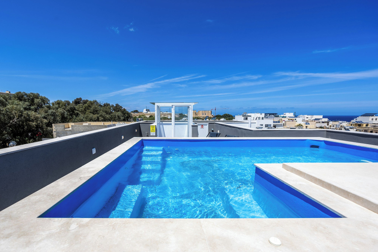 Pool, 1 BR Penthouse for Couples & Families