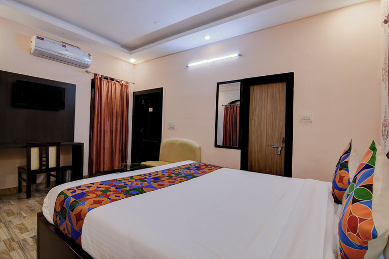 Room 3, Fabhotel Springwood, North 24 Parganas