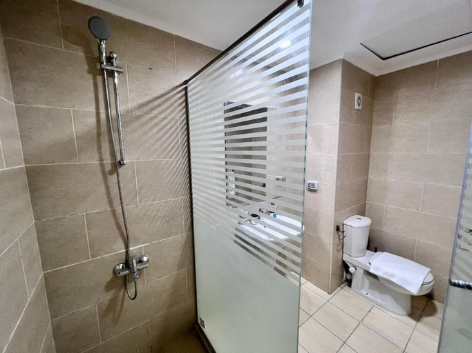 Bathroom 3, Al Dau Heights Apartments, Al-Ghurdaqah