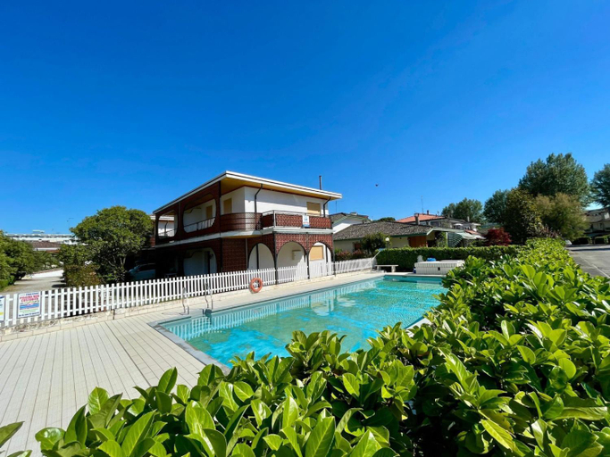 Sport & Beauty 3, Peaceful house with pool and terrace, Venezia