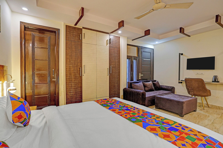 Room 5, FabHotel Orchid White Inn - 600m from Noida Sector 16 Metro Station Noida, Gautam Buddha Nagar