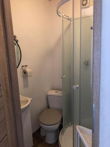 Bathroom 5, Kwatery Mamma Mia Opawska 1a, Racibórz