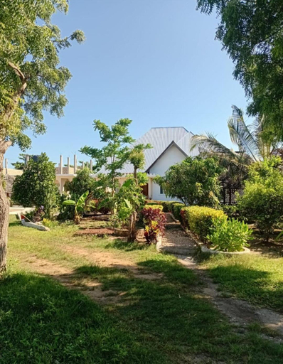 Others 5, Kijani House, Kaskazini 'A'