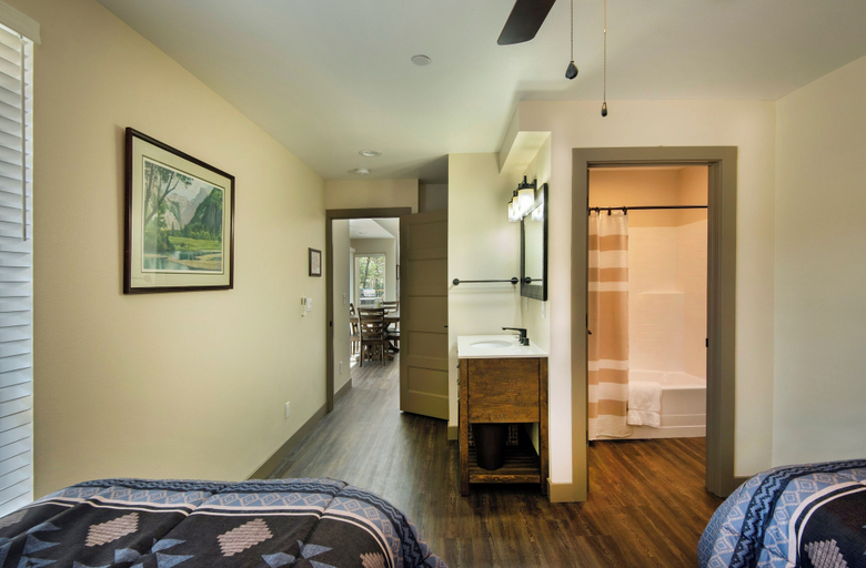 Interior 2, Spring Meadow Retreat, Mariposa