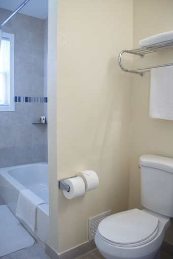 Room 2, Rodeway Inn, Berkshire