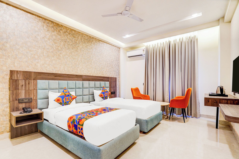 Room 2, FabHotel Amrit luxury Inn by Amrit Residency, Gurgaon