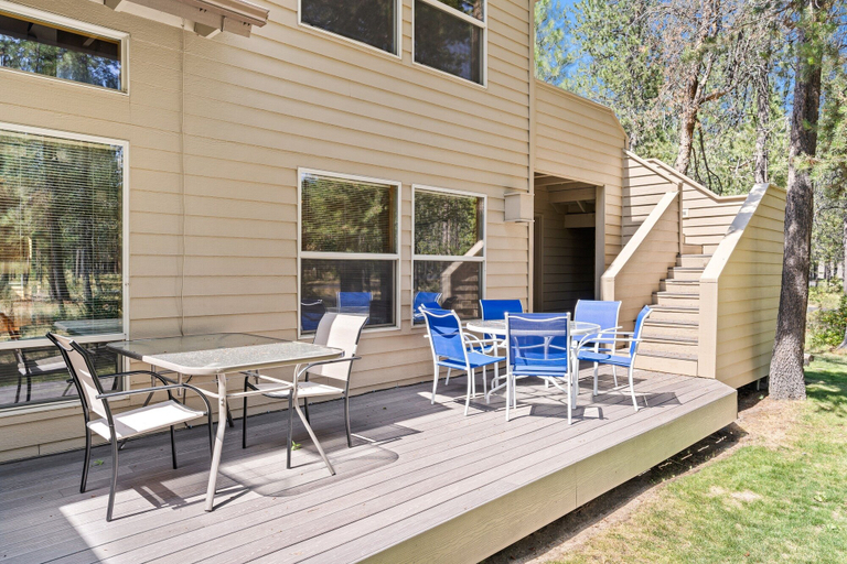 Outdoor dining 2, 1 Colonial Private Family Vacation Home features Bikes to Explore Sunriver by RedAwning, Deschutes
