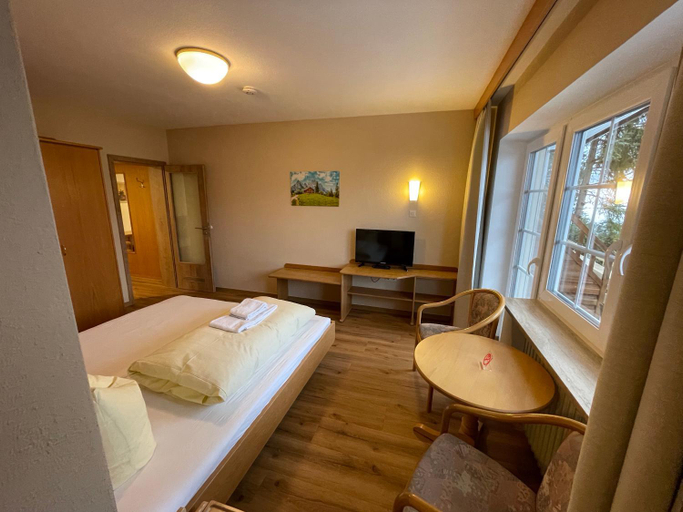Bedroom 3, Haus Zellerwirt, Traunstein