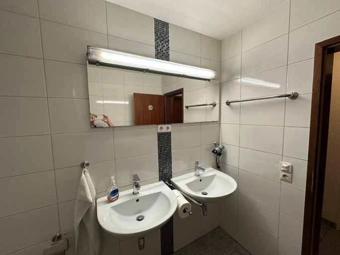 Bathroom 5, Hotel Ditzingen, Ludwigsburg