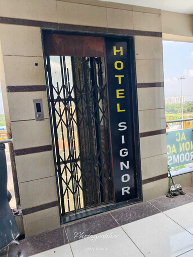 Exterior detail, HOTEL SIGNOR, Ahmadabad