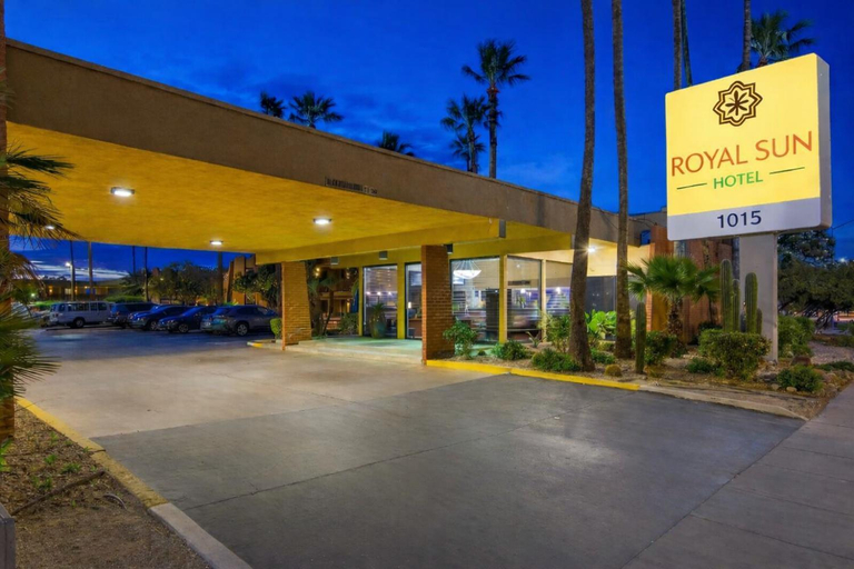 Exterior & Views