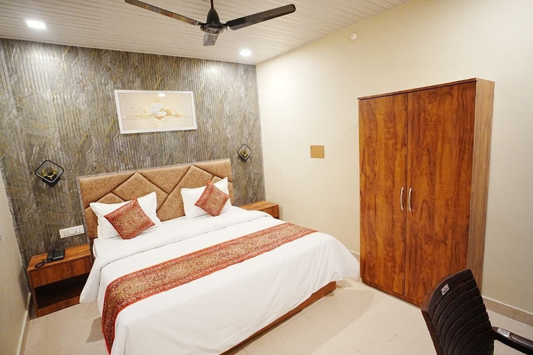 Room 5, Click Find Stay Orderly Bazar, Varanasi