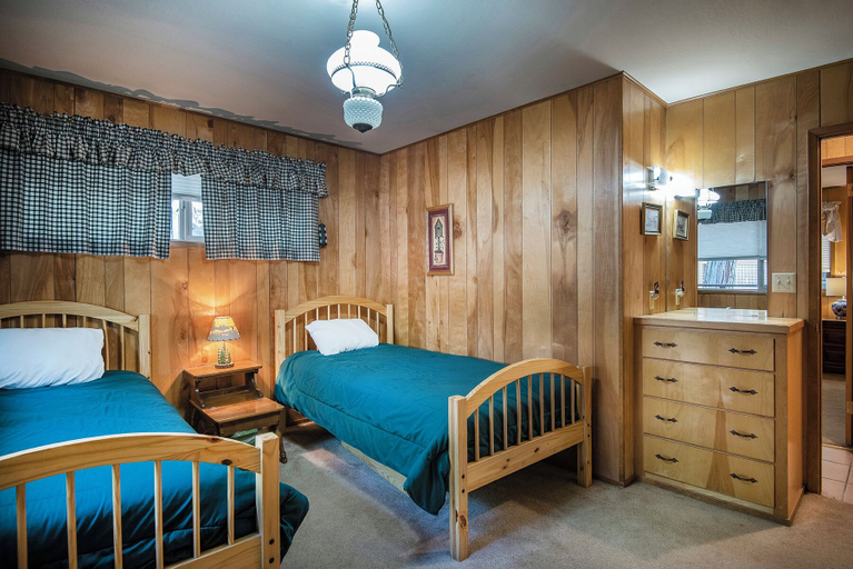 Interior 5, Yosemite Retreat in the Meadows, Mariposa