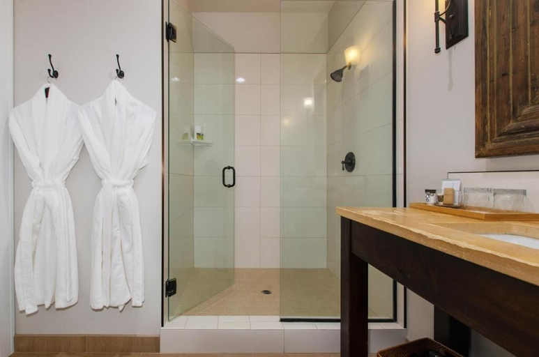 Bathroom 4, The Dundee - A Trace Hotel, Yamhill