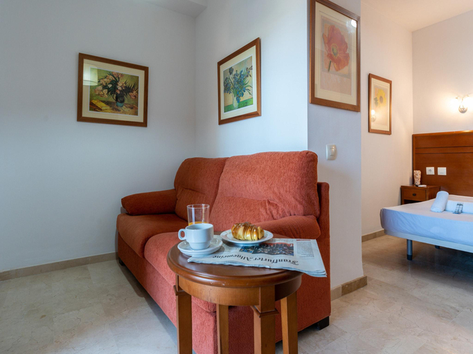 Others 2, Beachfront Apartment -Don Juan Manilva, Málaga