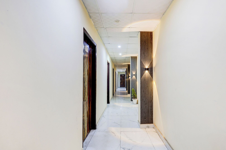 Lobby 4, Fabhotel The Galaxy, Faridabad