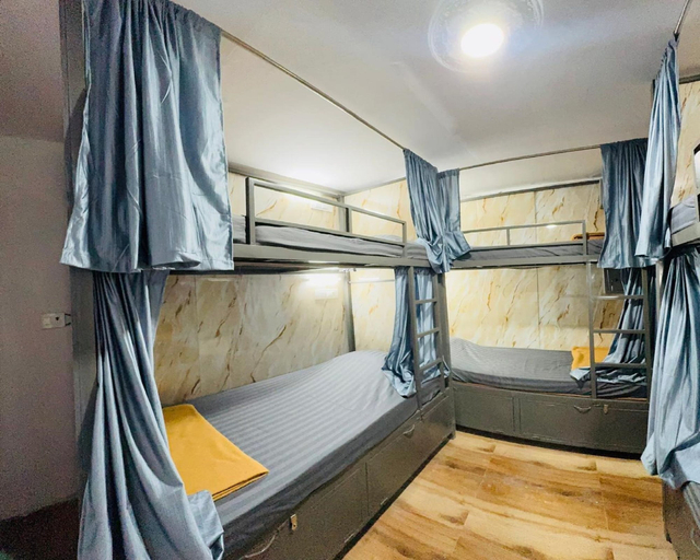 Room 2, Blue Top Dormitory, Mumbai Suburban