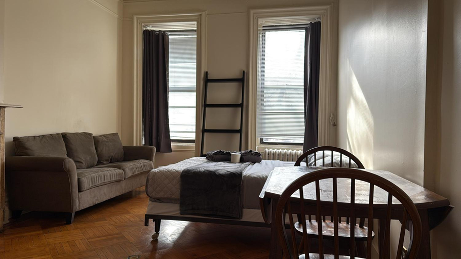 Others 4, New York City Guest House 2, New York