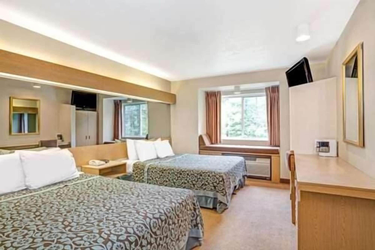 Bedroom 4, Sturbridge Plaza Hotel, Worcester
