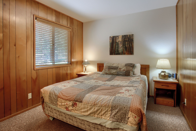 Bedroom 2, Quail Meadow, Mariposa