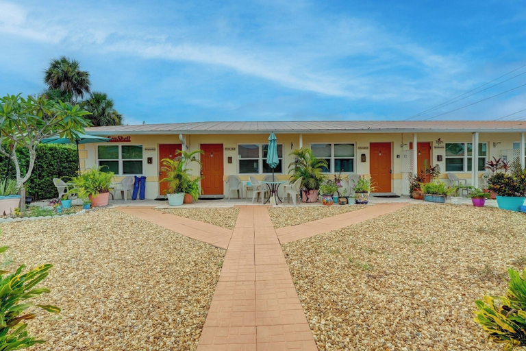 Exterior 3, Paradise Inn of Naples, Collier