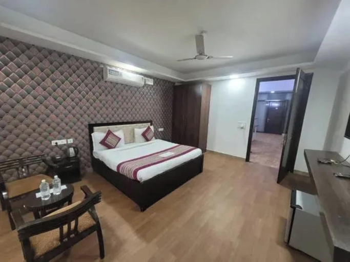Room 5, FabHotel Delight Suites - 1km from Delhi Public School, Sec 45 Gurgaon, Gurgaon